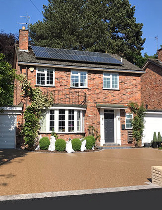 Resin Driveways have become the most popular driveway option over the last 5 years and when you look at the options available and the finished article, it is clear to see why.